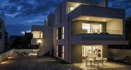 Villa for 20 with Private Pool