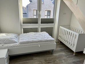 3 soverom, reiseseng for barn og internettilgang