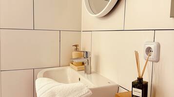 Dusche, Handtücher, Seife, Shampoo