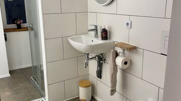 Shower, towels, soap, shampoo