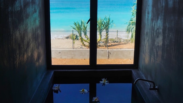 Luxury Studio Suite, 1 King Bed, Ocean View, Oceanfront | Bathroom | Combined shower/bathtub, rainfall showerhead, hair dryer, bathrobes - Beyond The Sea By Ceylonese  (Madampagama)