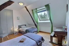 3 chambres, fer et planche à repasser, Wi-Fi, draps fournis