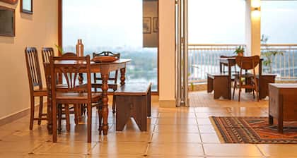 Stunning Art filled / Water View apt in Kochi