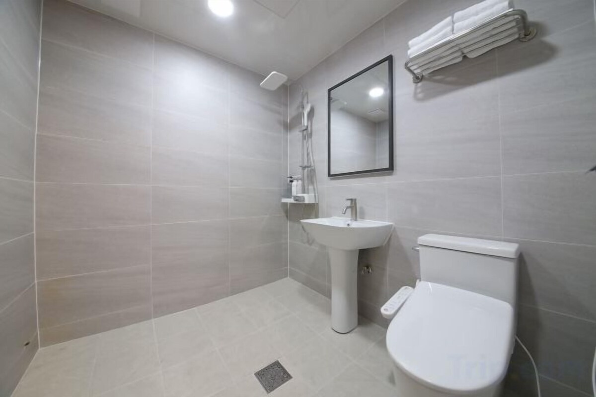 Badezimmer | Haartrockner, Bademäntel, Bidet