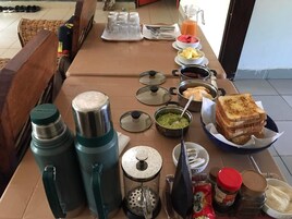 Desayuno continental gratuito y diario