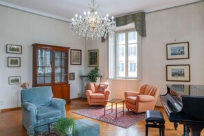 TV - Easylife - Elegant Historic Residence on Como Lake (Como)