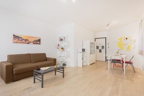 TV - Easylife - Style and comfort at Navigli (Milano)