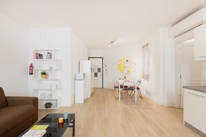 TV - Easylife - Style and comfort at Navigli (Milano)