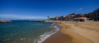 Easylife-Elegant villa between sea and history