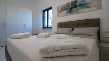 2 camere, una scrivania, Wi-Fi, lenzuola