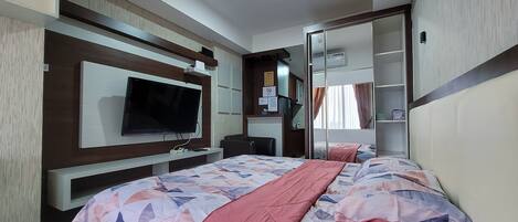 Apartamento estándar, 1 cama de matrimonio grande, no fumadores, vistas al mar | 1 dormitorio, ropa de cama de alta calidad, decoración individual