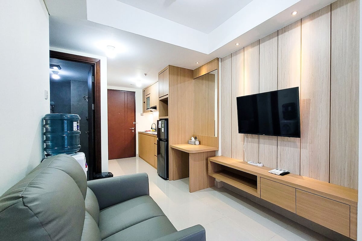 Appartamento familiare, 2 camere da letto, vista mare | Area soggiorno | TV a schermo piatto 25 pollici con canali digitali