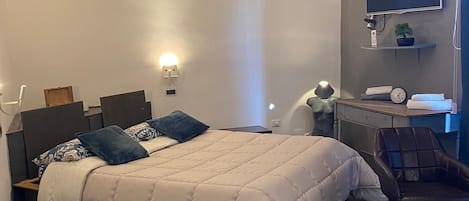2 habitaciones, caja de seguridad en la habitación y escritorio