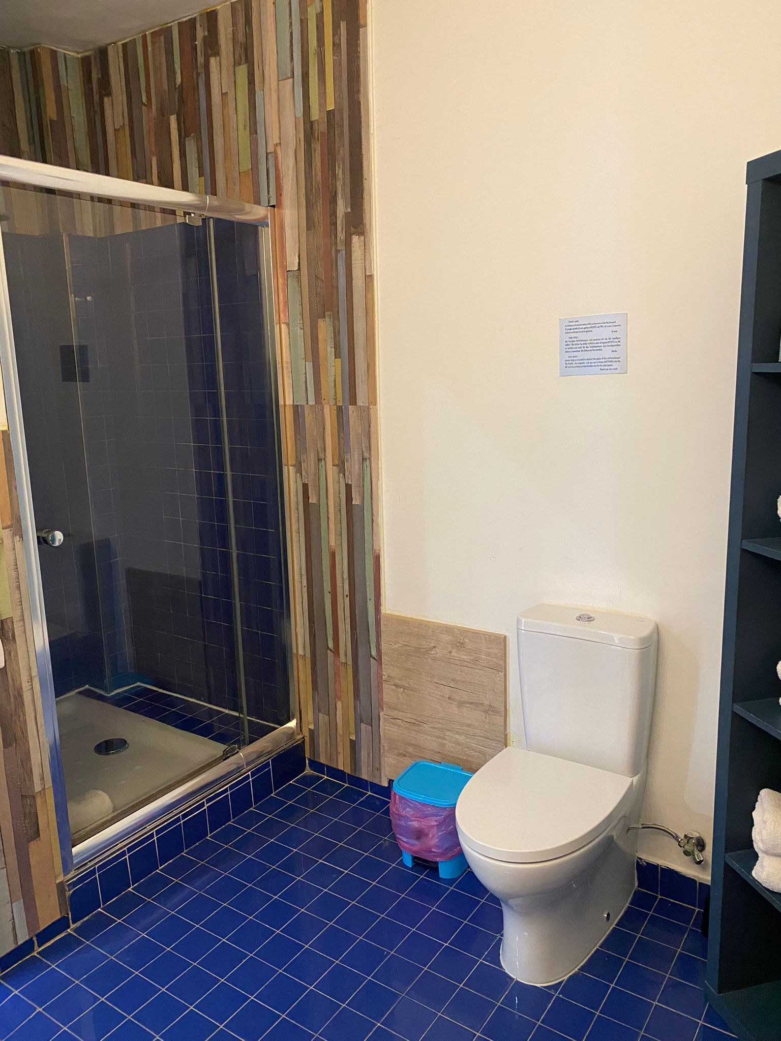 Economy Apartment | Bathroom | Bathtub, free toiletries, bathrobes, towels