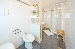 Apartment | Badezimmer | Haartrockner, Bidet, Handtücher