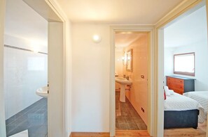 Apartment | Bathroom