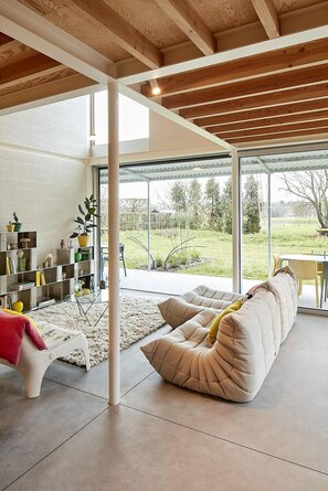 TV - Holiday home - architect's house (Varsenare)