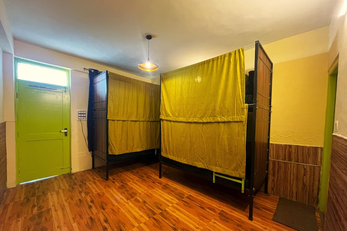 Hypo-allergenic bedding, iron/ironing board (on request), free WiFi