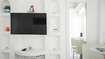 1 bedroom, in-room safe, desk, soundproofing