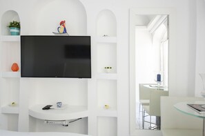 Executive Cottage, Jetted Tub | 1 bedroom, in-room safe, desk, soundproofing - LHP Suite Executive Cottage Capri (Capri)