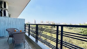Superior One Bedroom Apartment | City view - Zen Suites - Golf Course Road (Gurugram)