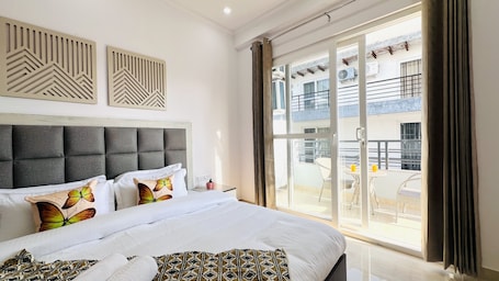 Superior One Bedroom Apartment | Egyptian cotton sheets, premium bedding, desk, blackout drapes