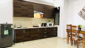 Superior One Bedroom Apartment | Private kitchen | Fridge, microwave, dishwasher, toaster