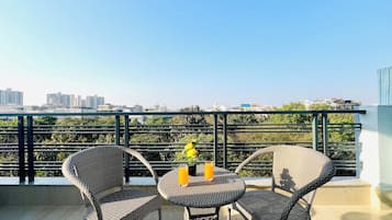 Premier One Bedroom Apartment | Terrace/patio
