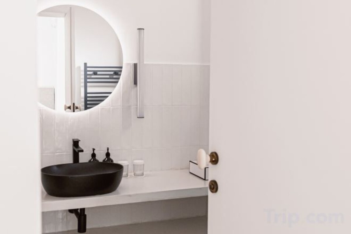 Baño | Amenidades de baño de diseñador, secadora de cabello, batas, pantuflas