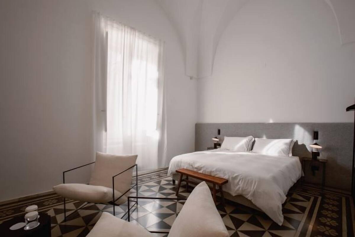 1 bedroom, in-room safe, individually decorated, individually furnished