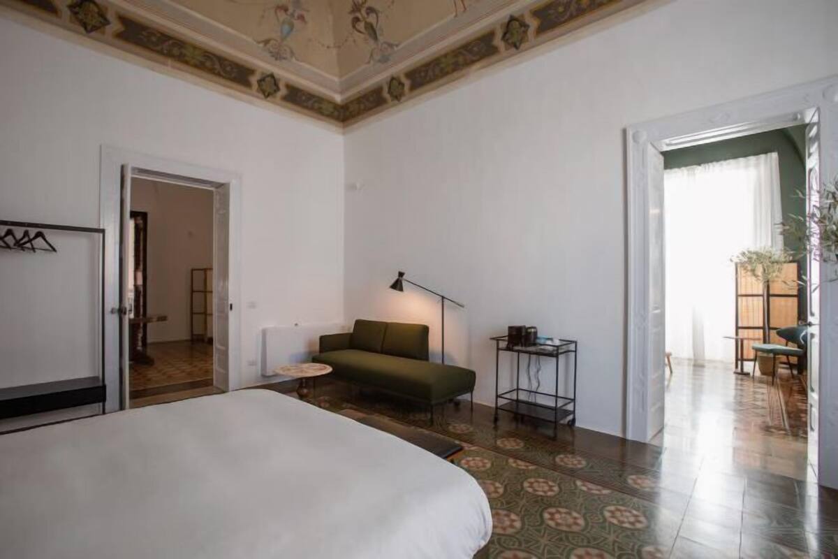 1 bedroom, in-room safe, individually decorated, individually furnished