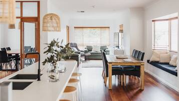 Executive House, 4 Bedrooms, Private Pool, Vineyard View | Living area | Flat-screen TV, fireplace