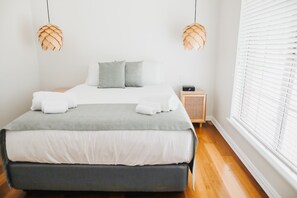 Hus Executive - 4 sovrum - privat pool - utsikt mot vingård | Mörkläggningsgardiner, ljudisolering och strykjärn/strykbräda