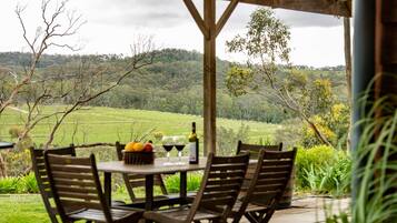 Family Cottage, 3 Bedrooms, Vineyard View | Blackout curtains, soundproofing, iron/ironing board, free WiFi