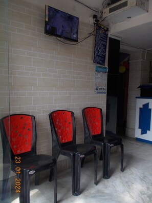 Lobby sitting area - Goroomgo Nakshatra Digha (Kanthi)