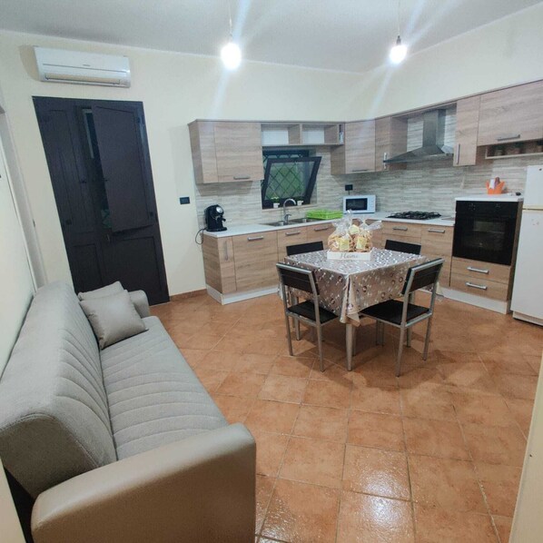 Interior - Capilungo, 5 beds, equipped with all comforts (Capilungo)