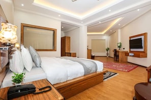 Suite familiar | 1 habitación, ropa de cama de alta calidad, edredón y escritorio 