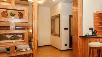 1 habitación, ropa de cama de alta calidad, cubrecamas y escritorio