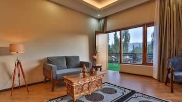 Suite presidencial | Sala d'estar | Televisor intel·ligent de 43 polzades amb canals per satèl·lit