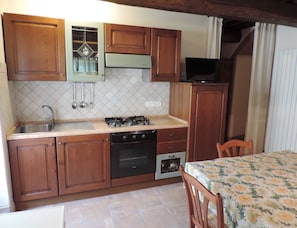 Frigorifero, microonde, forno, lavastoviglie