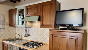 Coffee/tea maker, fridge, microwave, oven - Agriturismo Case Graziani - Molino (Citta della Pieve)