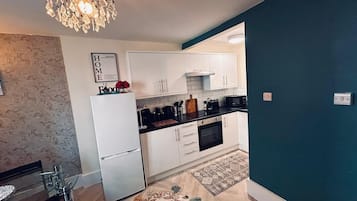 House | Private kitchen | Fridge, microwave, oven, stovetop