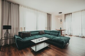 Apartment | 3 bedrooms - Escada Luksusowy Apartament Z Kominkiem i Tarasem (Trzebiatow)