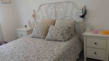 1 camera, ferro/asse da stiro, Wi-Fi, lenzuola