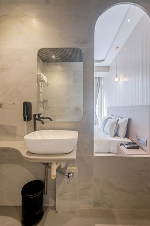 Bathroom - Hotel Aura - Near Malad Link Road  (Mumbai)