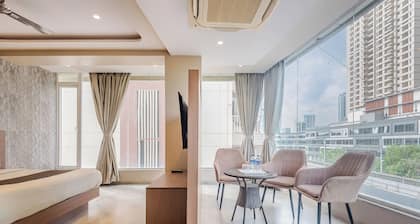 Hotel Aura - Near Malad Link Road