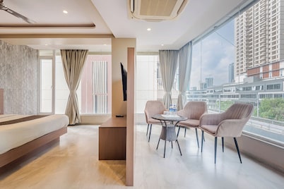 Hotel Aura - Near Malad Link Road 