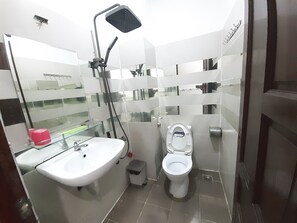 A modern bathroom with a white sink, a toilet, and a shower. - Tam My Hotel (Ho Chi Minh City)