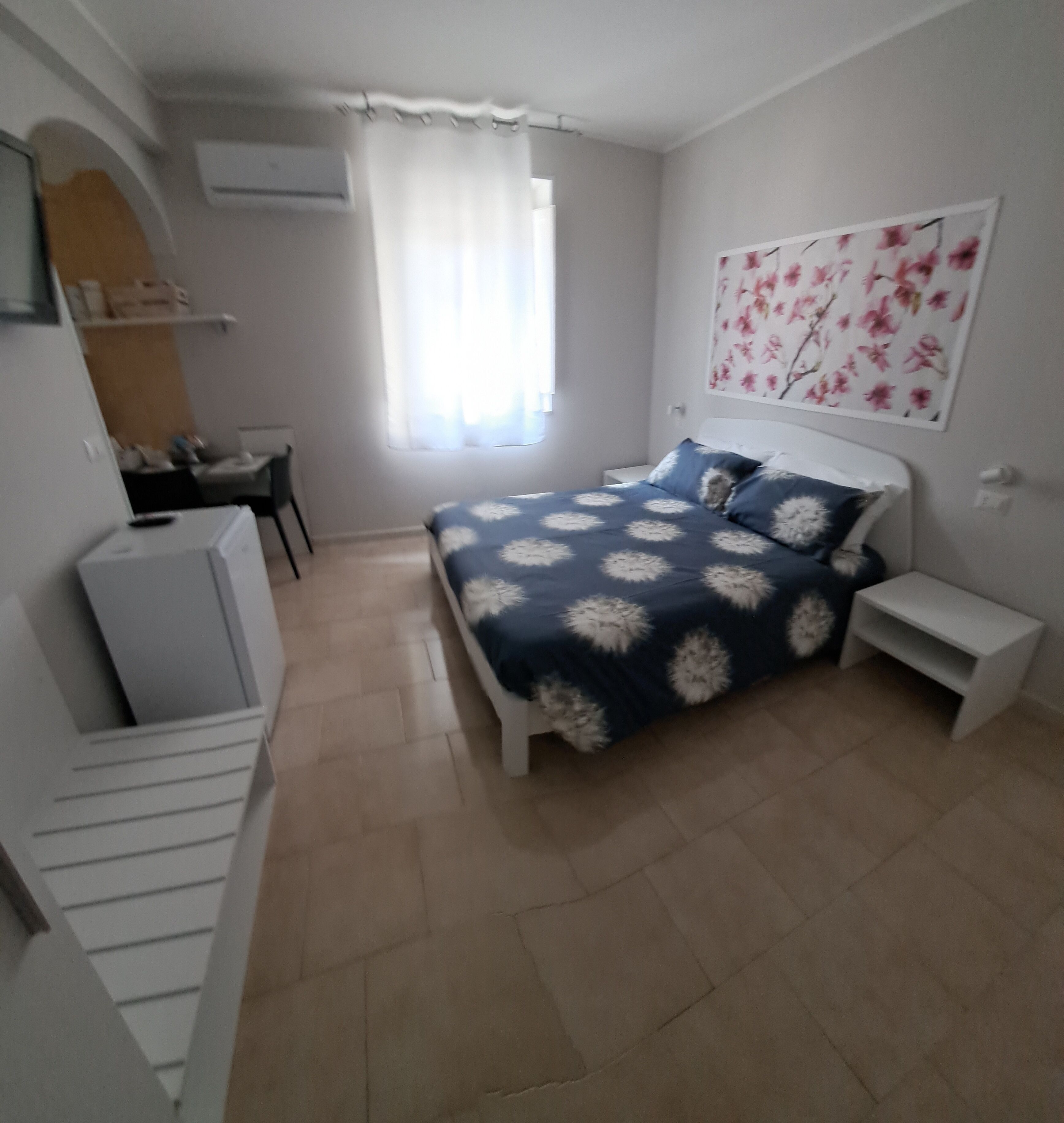 1 bedroom, bed sheets