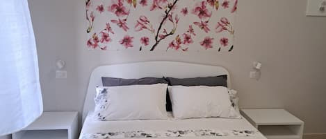 1 bedroom, bed sheets